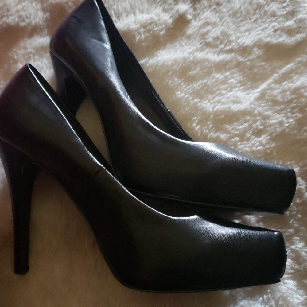 Shoes - Picture 3 of 3
